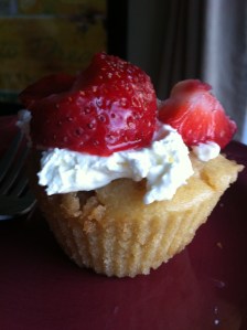lemon_pound_cake_cupcake